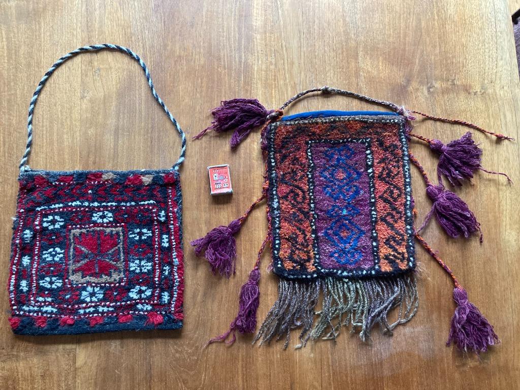 2 seventies vintage tapijttasjes kleedjestas tasjes tapijt, Handtassen en Accessoires, Ophalen of Verzenden, Gebruikt, Handtas