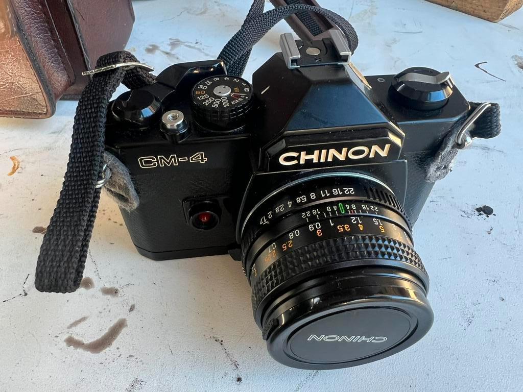 Appareil photo Chinon CM-4 avec flash et étui en cuir, Enlèvement ou Envoi