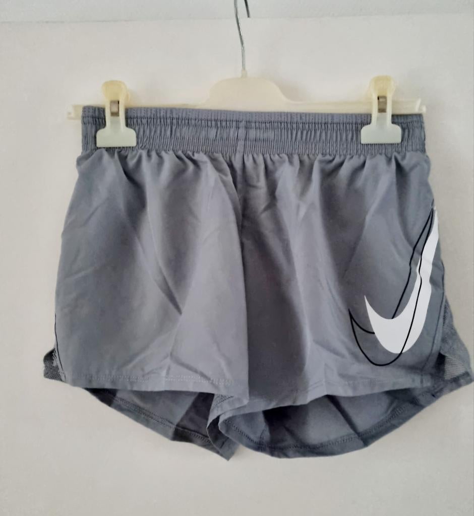 Short nike dri-fit femme neuf, Vêtements | Femmes, Enlèvement ou Envoi, Neuf, Gris