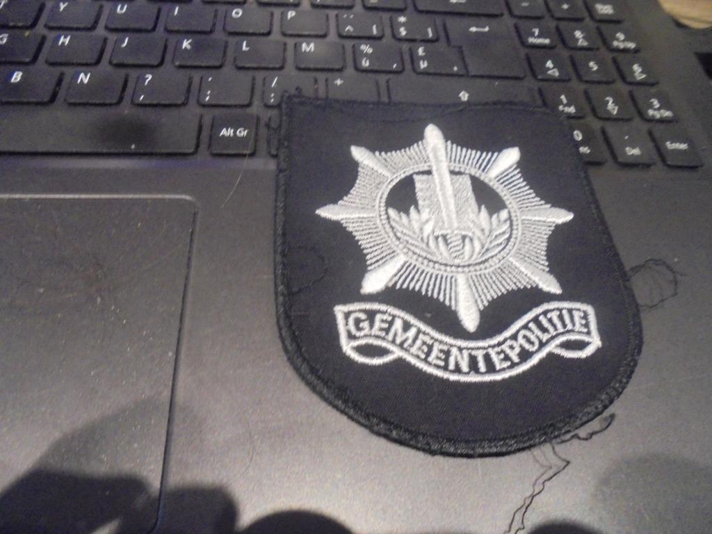Gemeentepolitie badge van toen, Verzamelen, Militaria | Algemeen, Ophalen of Verzenden, Rijkswacht, Embleem of Badge