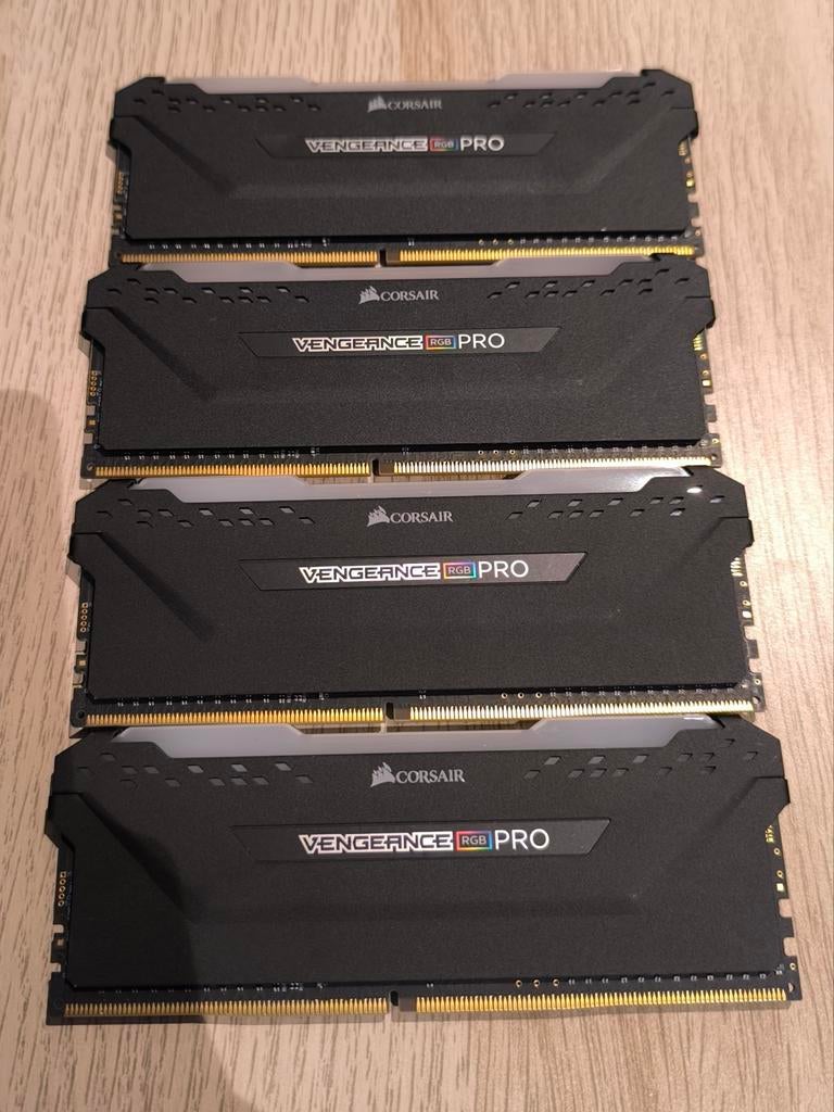 ddr4 Corsair Vengeance RGB Pro – 32Gb (4x8Gb) 3200MHz C16, DDR4, 32 GB