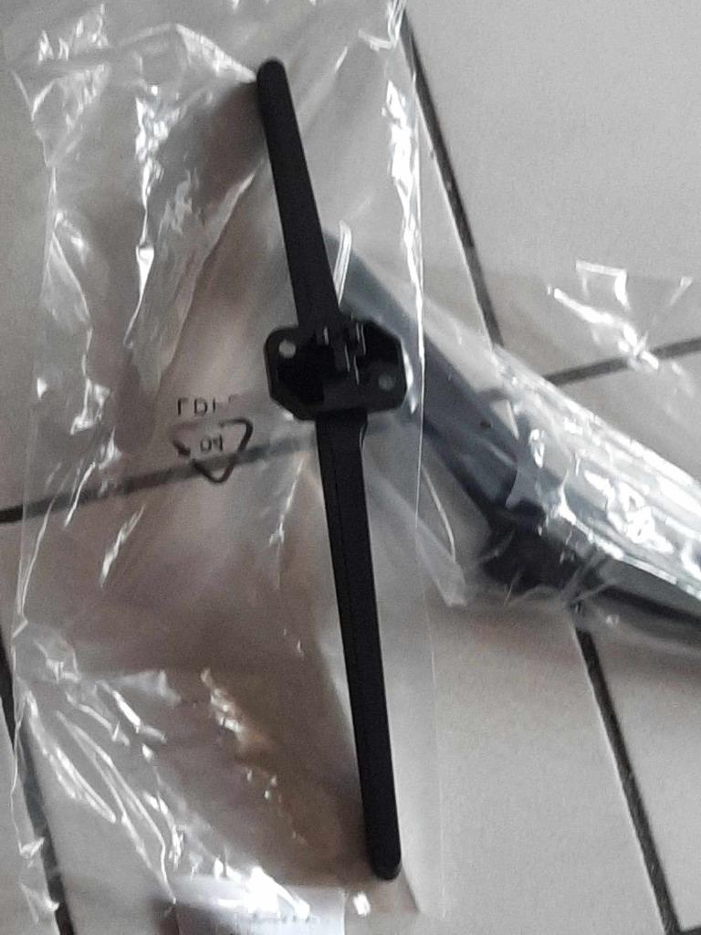 pieds de support pour téléviseur noirs, Enlèvement