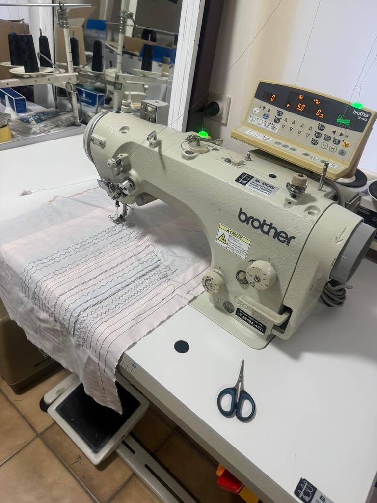 Brother full automaat zig zag/rechtesteek 220v, Ophalen, Zo goed als nieuw, Brother