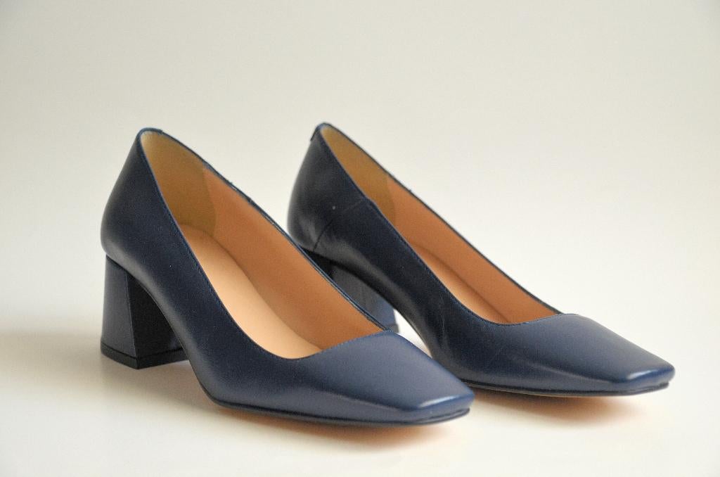 Marineblauwe pumps met hak - maat 34 - Andres Machado, Kleding | Dames, Schoenen met lage hakken, Blauw, Andres Machado, Nieuw