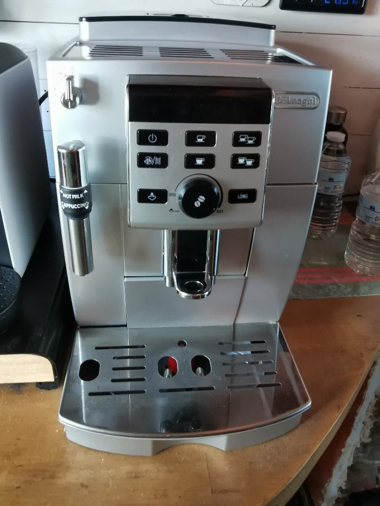 De Longhi koffie machine expresso ECAM25.120SB, Elektronische apparatuur, Koffiezetapparaten, Gebruikt, Gemalen koffie, Koffiebonen
