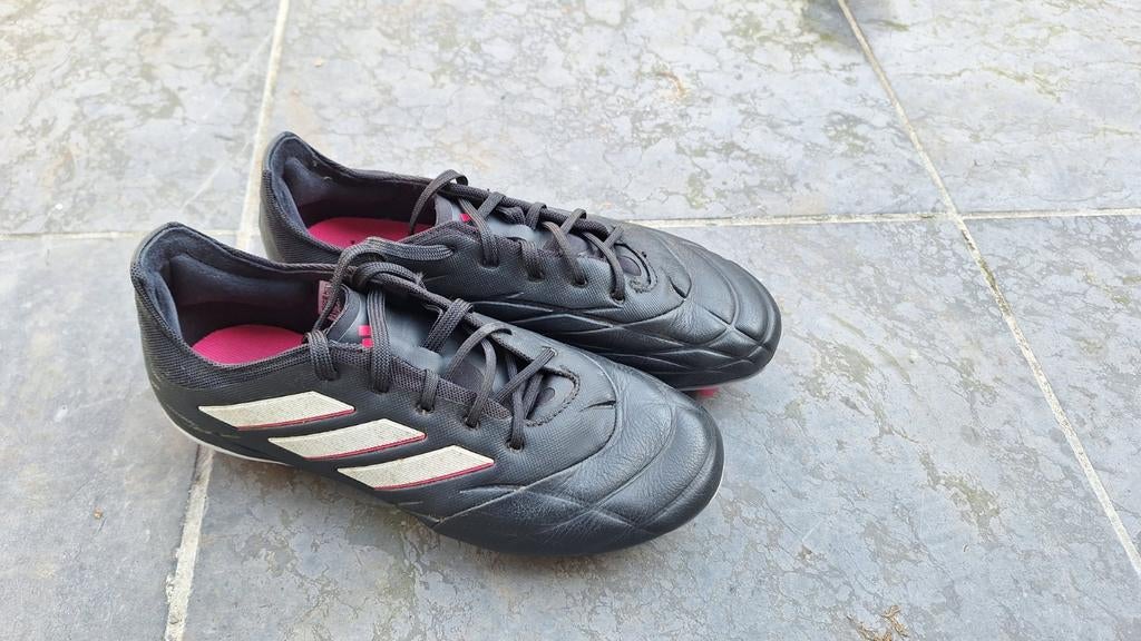 Voetbalschoenen Adidas maat 36, Sport en Fitness, Ophalen, Zo goed als nieuw