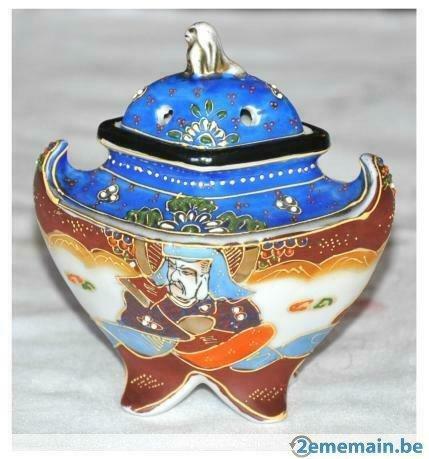 brule parfum faience japon dessus bleu
