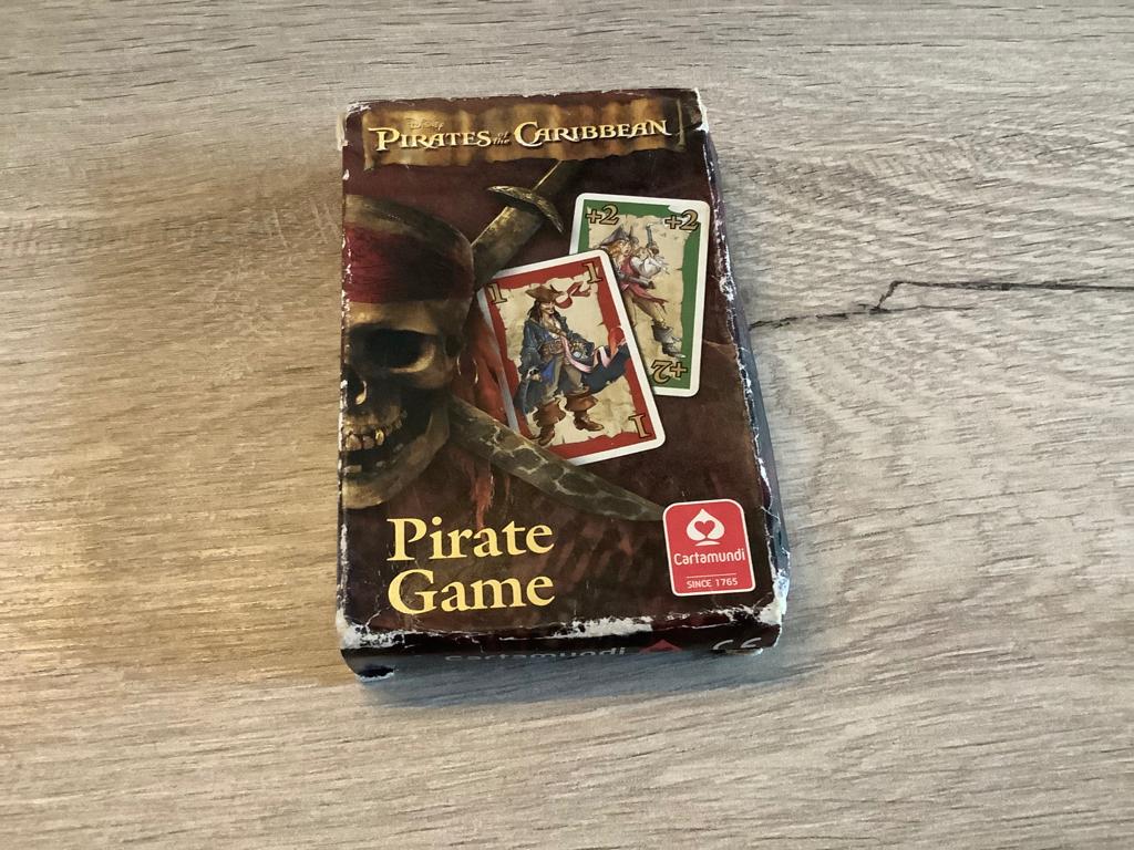 Jeu de cartes Disney Pirates des Caraïbes, Trois ou quatre joueurs, Envoi, Utilisé, Cartamundi