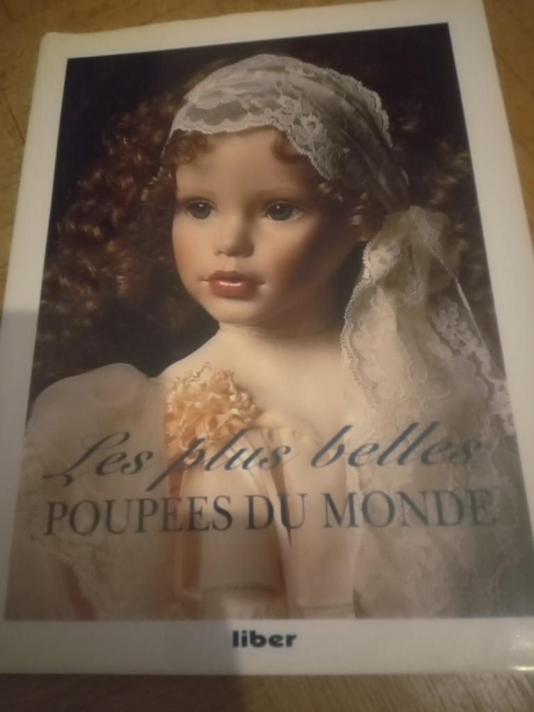 Livre les plus belles poupées du Monde, Enlèvement ou Envoi