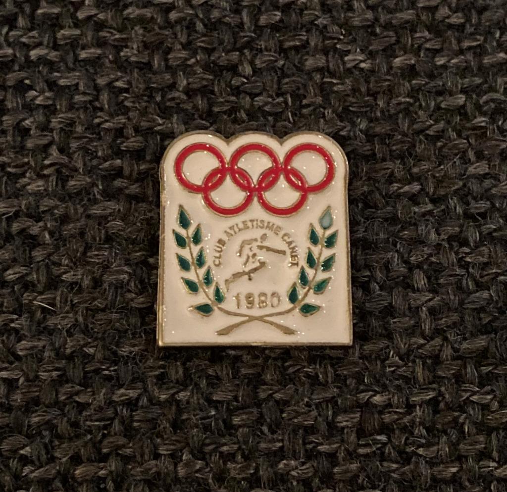 PIN - OLYMPISCHE SPELEN - CLUB ATLETISME CANET - 1980, Verzamelen, Verzenden, Gebruikt, Sport, Speldje of Pin