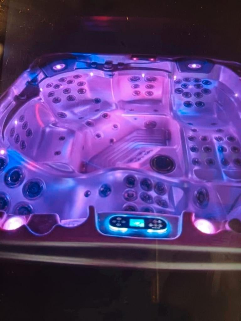 De hot tub van Willis Everest. Kost Nieuw 20.000, Ophalen of Verzenden