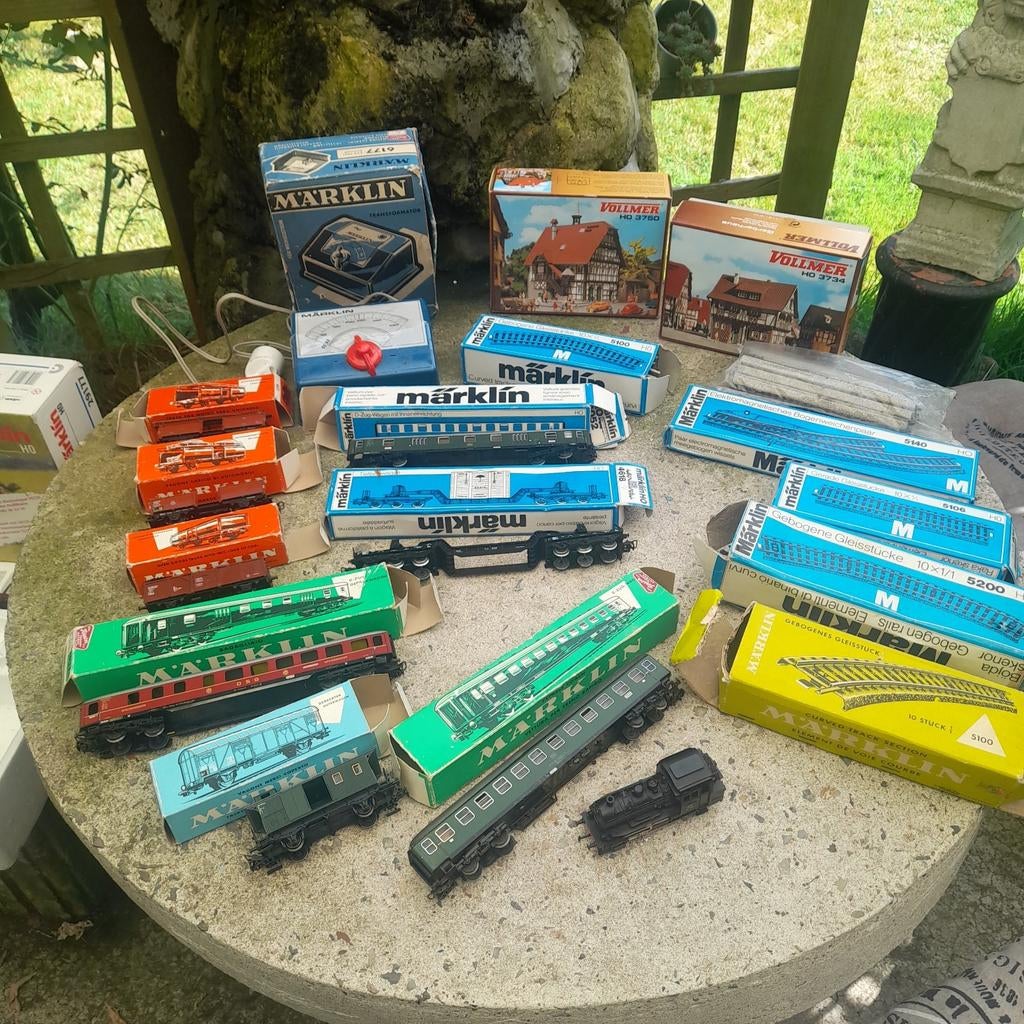 Marklin- 8 boîtes wagon, 2 locomotives 6 b rails ,2 maison, Enlèvement, Utilisé, Locomotive