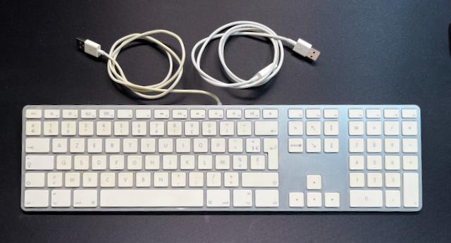 Apple Keyboard AZERTY A1243, Enlèvement ou Envoi, Azerty, Utilisé, Apple