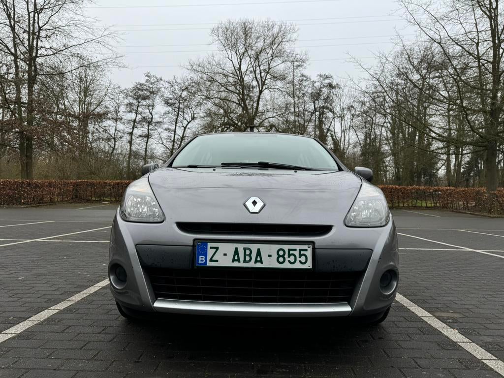 Renault clio essence 111000 km, Entreprise, Boîte manuelle, Noir, 5 portes