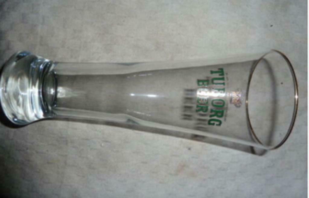 #B bier glas TUBORG BEER Grote fluit groen logo gouden rand, Ophalen of Verzenden, Nieuw, Bierglas