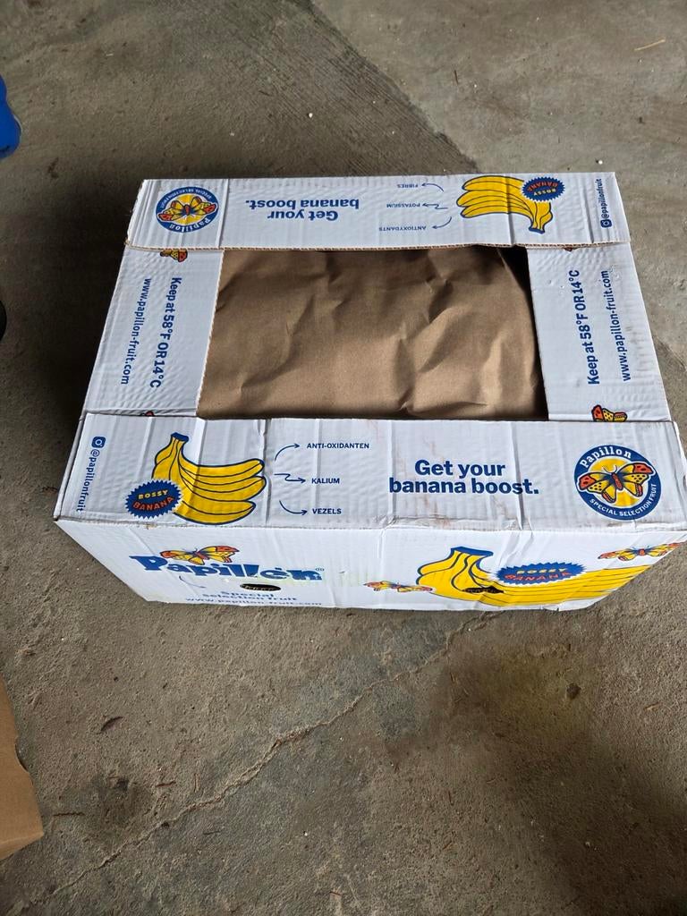 5 Caisses à banane complètes pour brocante 5 euros la caisse, Enlèvement