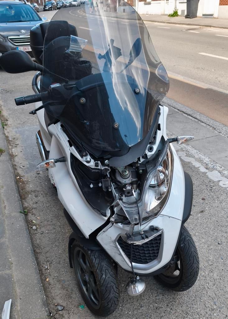 Mp3 500 Piaggio accidenté, Motos, Motos | Piaggio, Particulier, Scooter