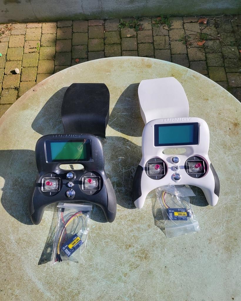 Radiocommandes Turnigy 8ch, Hobby & Loisirs créatifs, Comme neuf