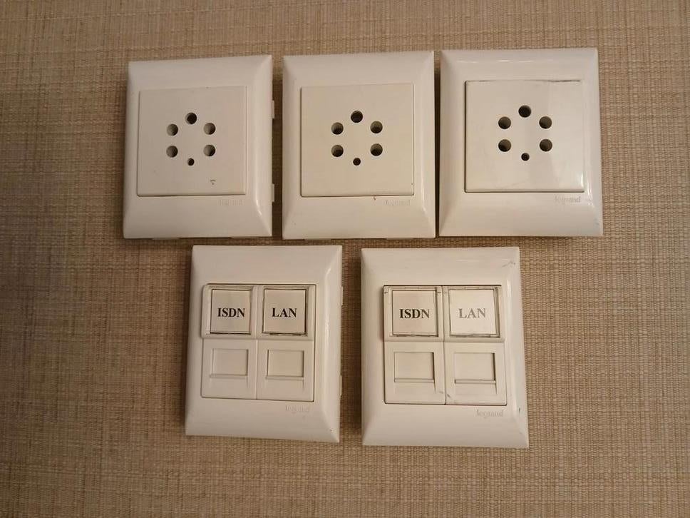 RJ45 en telefoon contacten voor Legand kabelgoot, Ophalen of Verzenden, Zo goed als nieuw