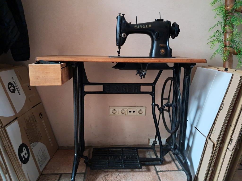 Ancien meuble à coudre, Antiquités & Art, Antiquités | Machines à coudre, Enlèvement