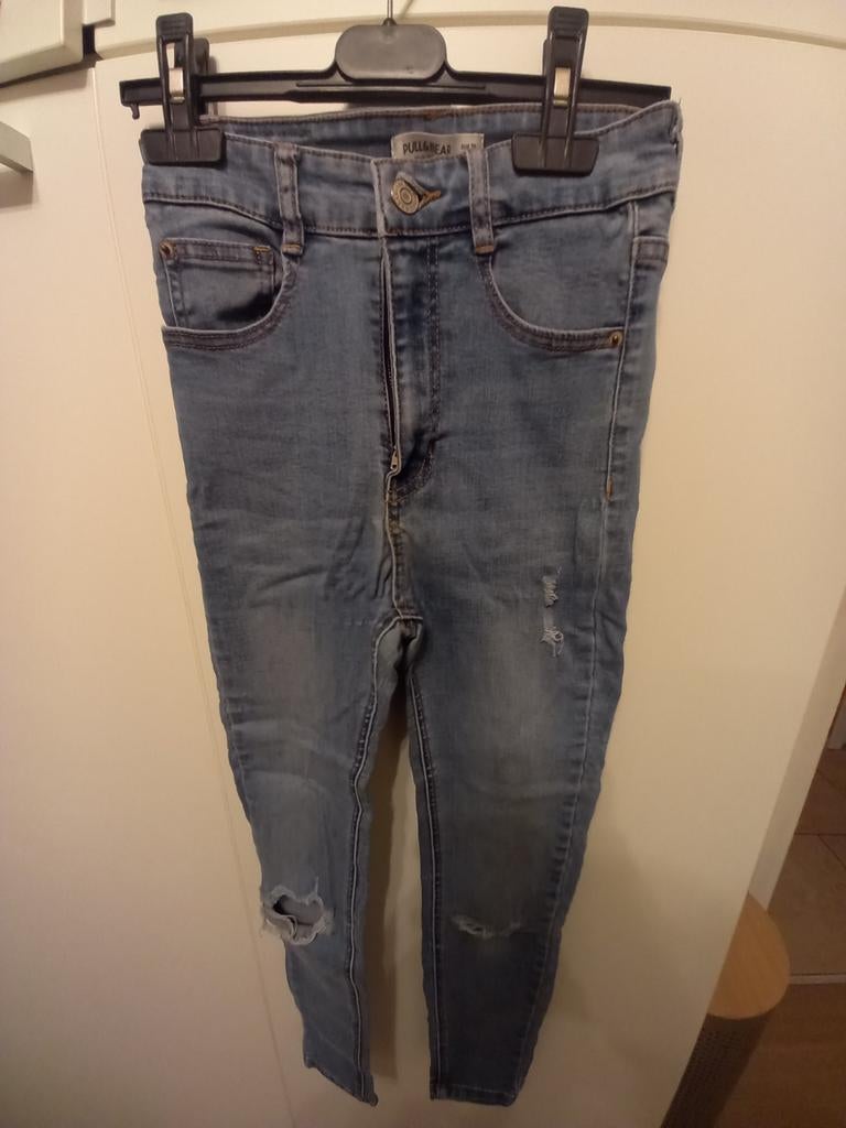 Jeans troué Pull & Bear taille 36  pour 10€, Enlèvement ou Envoi, Porté