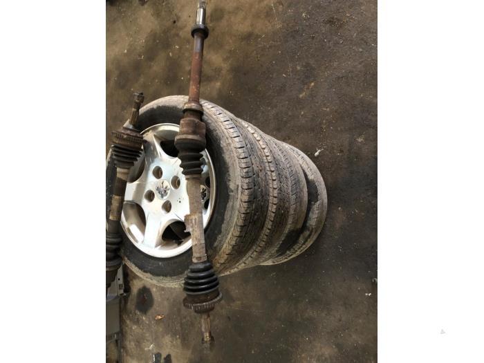 Arbre de transmission avant droit d'un Peugeot 206, -, 3 mois de garantie, Utilisé, -