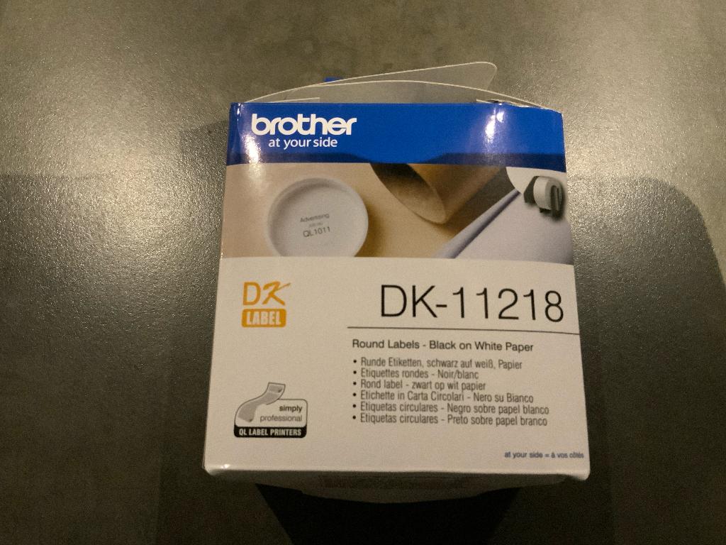 Brother DK-11218 neuf – étiquettes rondes originales, Ophalen, Nieuw, Etiket, Brother