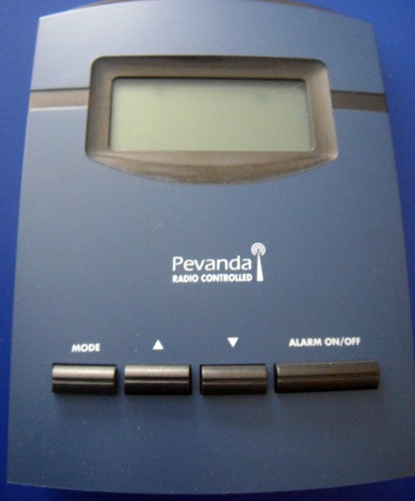 Réveil PEVANDA radio-piloté PEV RC05, rect., bleu, vintage, Ophalen of Verzenden, Nieuw, Digitaal, Wekker of Tafelklok