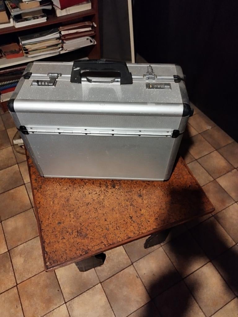 Aluminium koffer voor het vervoeren van voorwerpen, Handtassen en Accessoires, Koffers, Ophalen of Verzenden