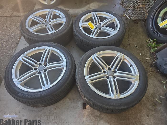 Jeu de jantes sport + pneus d'un Audi Q5, -, Véhicule de tourisme, -, 3 mois de garantie