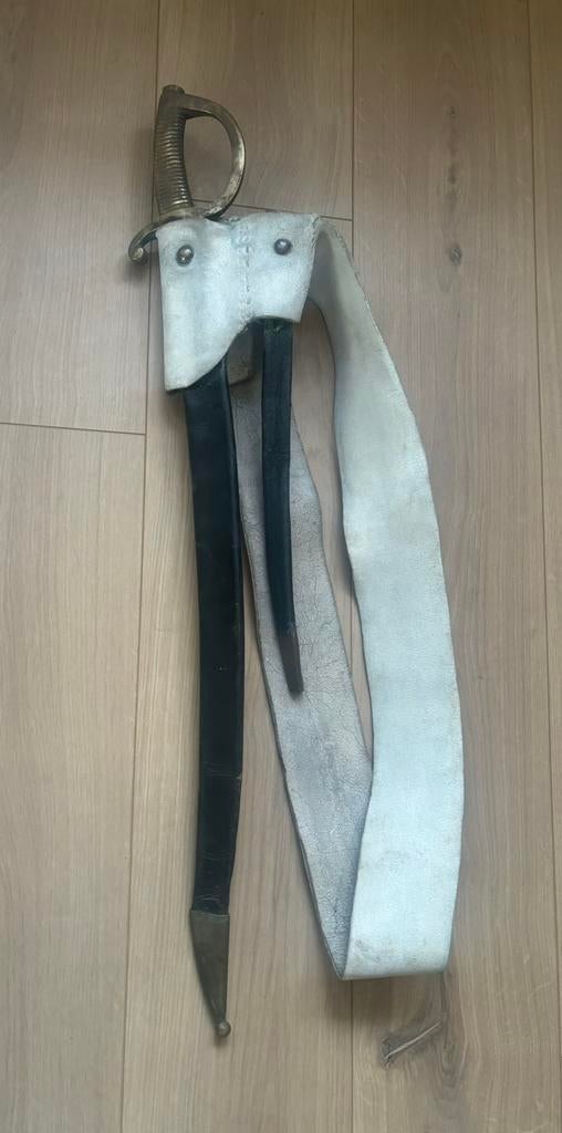 Sabre Briquet met riem en bajonethouder, Enlèvement