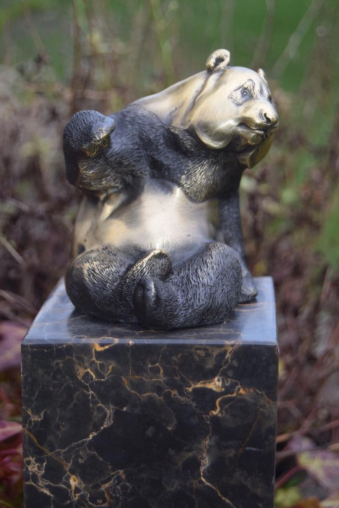 Panda zittend in brons op een marmeren sokkel, Antiek en Kunst, Antiek | Brons en Koper, Ophalen of Verzenden, Brons