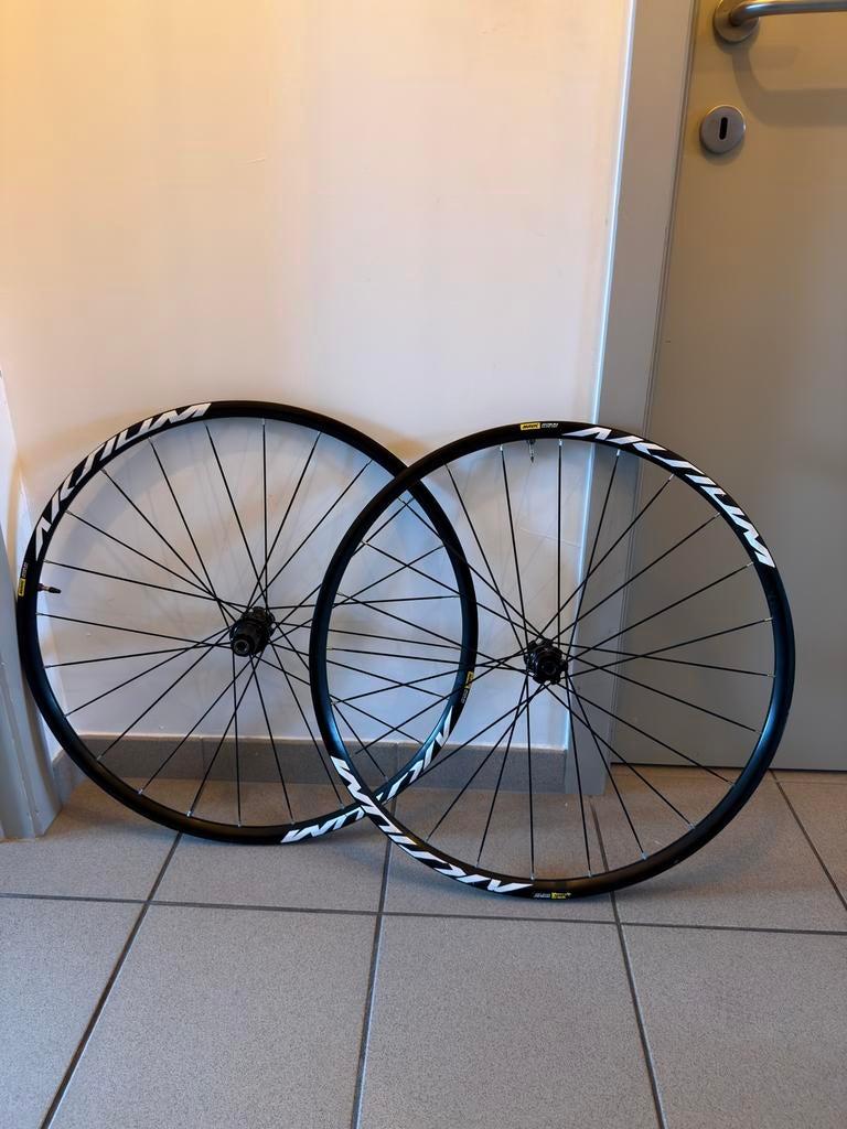 Mavic Aksium disc, Vélos & Vélomoteurs, Enlèvement ou Envoi, Comme neuf