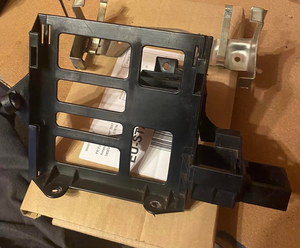 Mercedes W124 ecu/relais houders, Auto-onderdelen, Elektronica en Kabels, Ophalen of Verzenden, Gebruikt, Mercedes-Benz