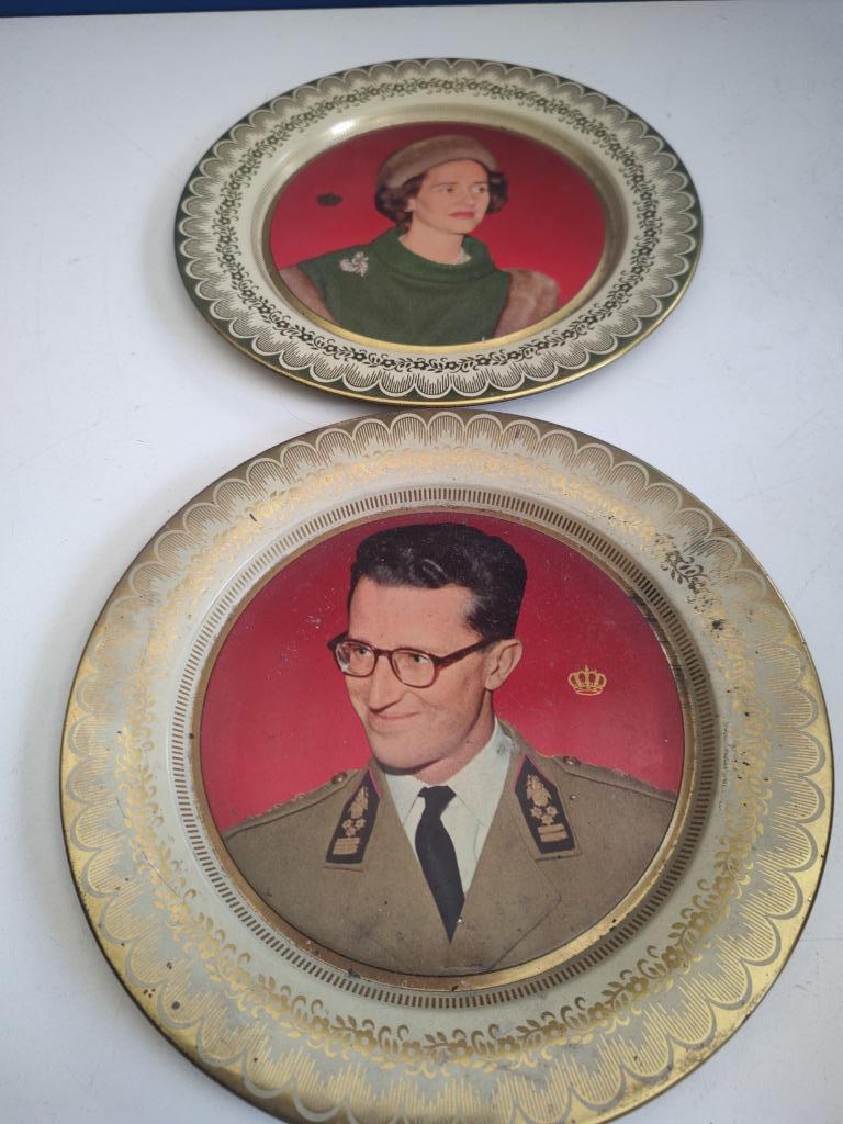2 blikken borden  21 cm, Verzamelen, Militaria | Algemeen, Verzenden