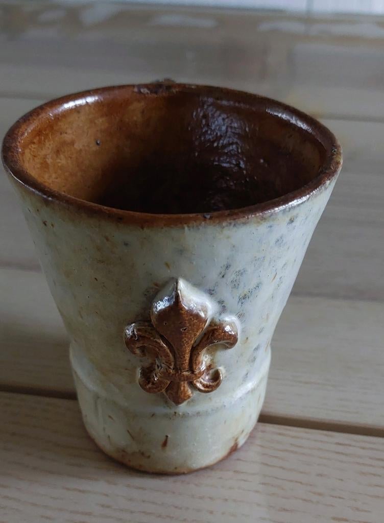 Mug avec lys en grès, signé Grégoire., Enlèvement ou Envoi