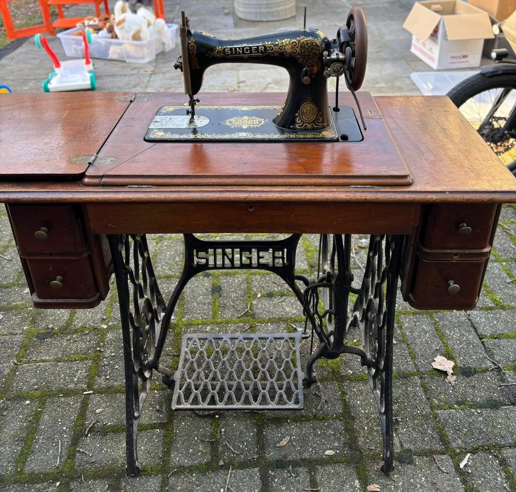 Singer naaimachine, Enlèvement, Utilisé