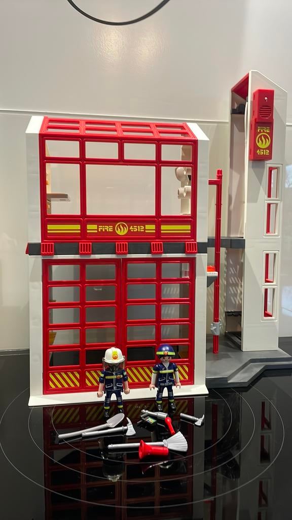 Playmobile brandweerkazerne, Kinderen en Baby's, Speelgoed | Playmobil, Ophalen of Verzenden, Zo goed als nieuw