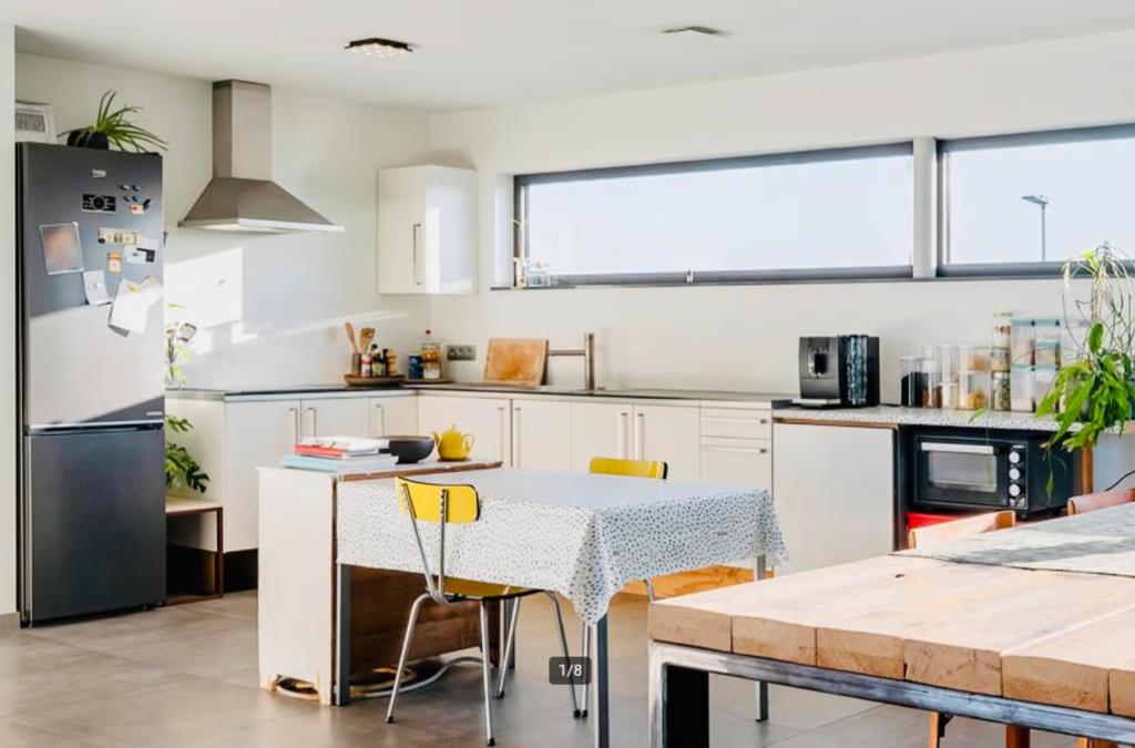 Keuken restanten 75 euro, Ophalen, Zwart, Hout