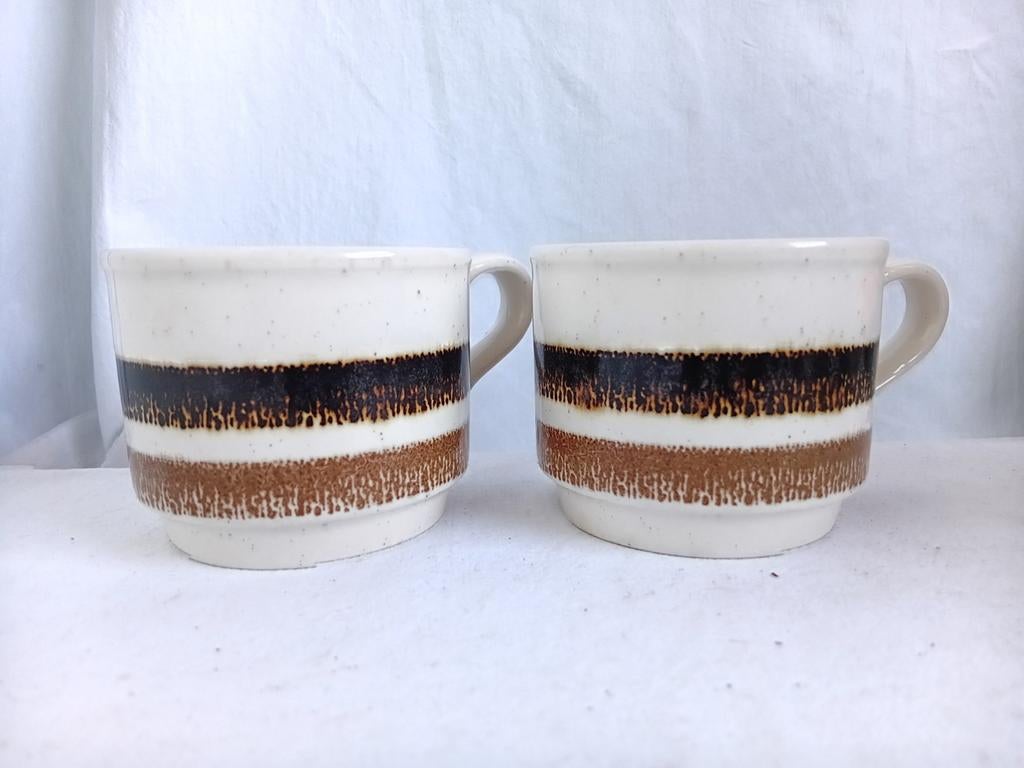 2 Tasses vintage à café en grès, Uni, Enlèvement ou Envoi, Céramique, Utilisé