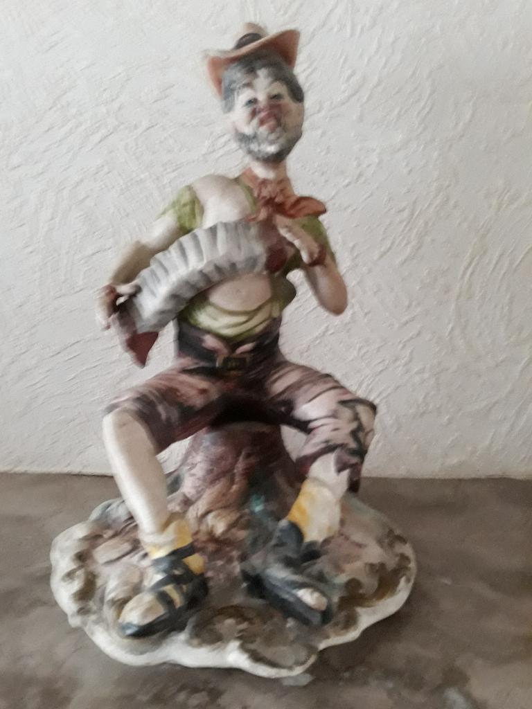 belle ancienne posture décoration biscuit signé CAPODIMONTE, Enlèvement