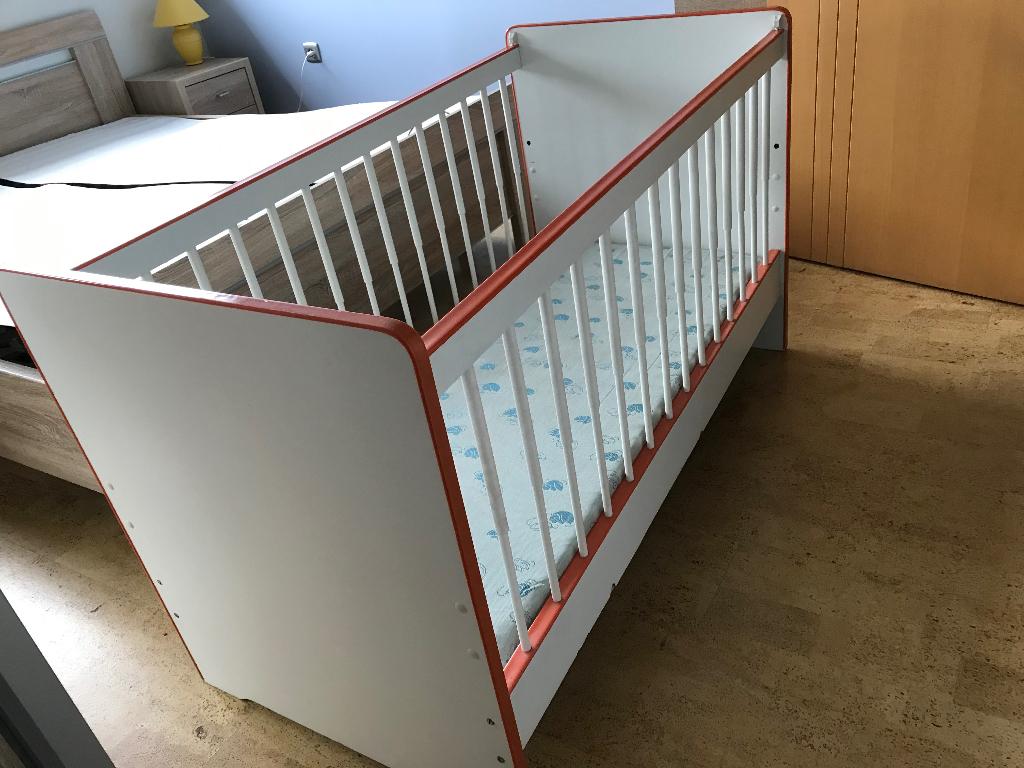 Kinderbed en kinderbox, Ophalen, Gebruikt, Rechthoekig, In hoogte verstelbaar