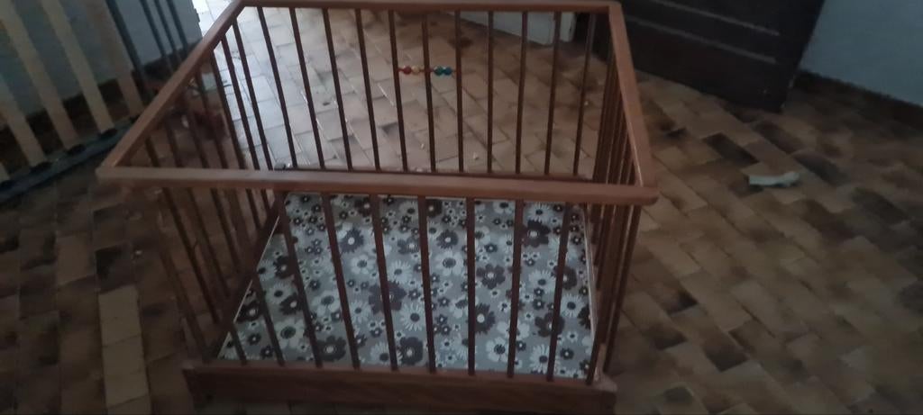 Babybox van massief hout 25€ 0478,28,75,33, Ophalen, Zo goed als nieuw