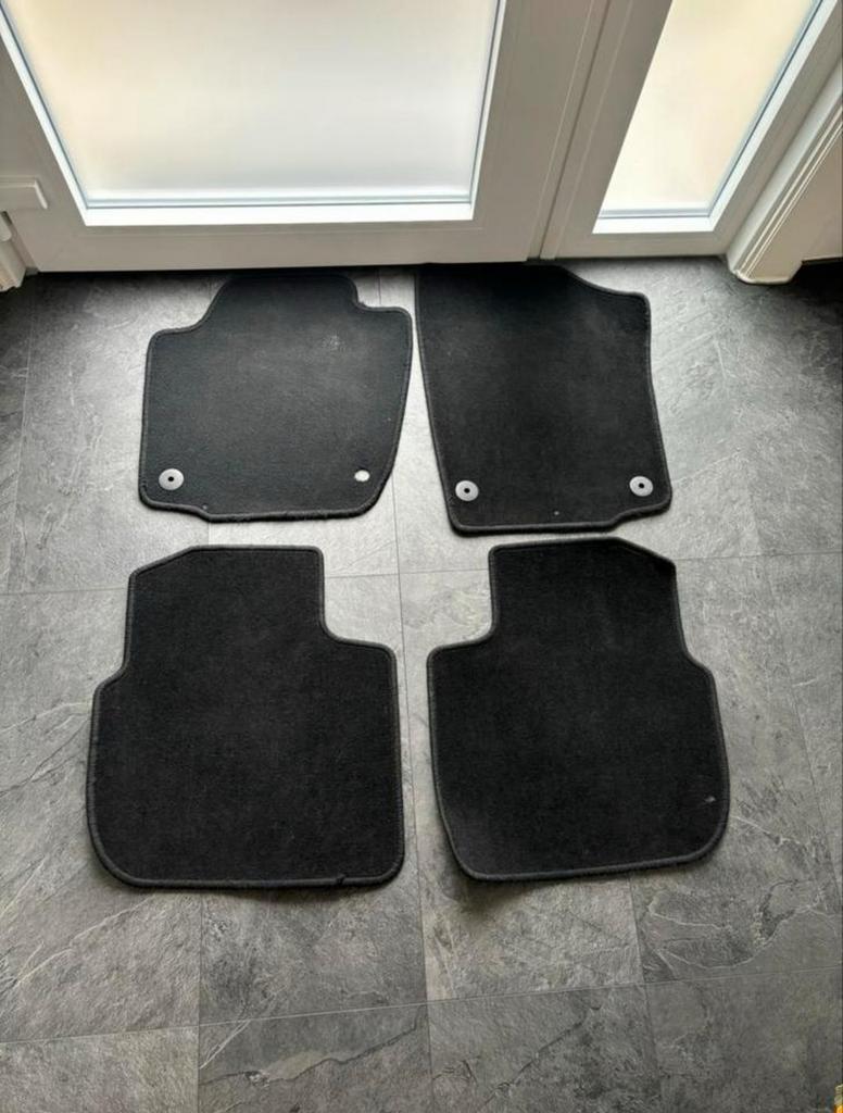 Tapis de sol Skoda RAPID bon état original sur Bruxelles, Autos : Pièces & Accessoires, Enlèvement ou Envoi, Utilisé, Skoda