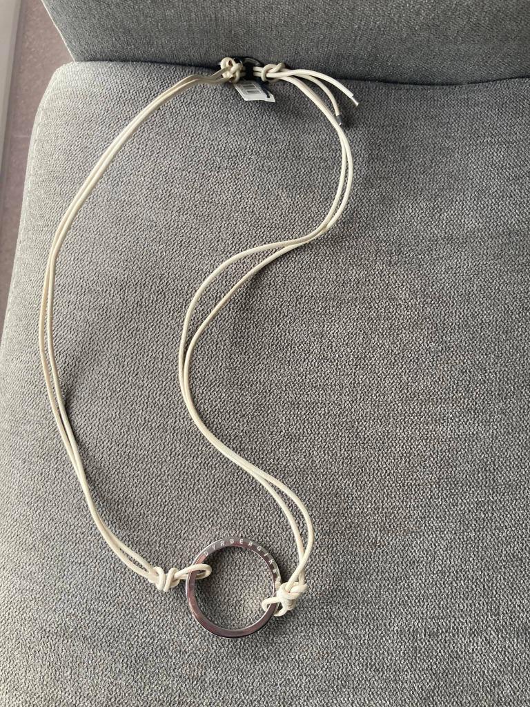 Nouvelle chaîne Dyrberg/Kern, Neuf, Enlèvement ou Envoi, Beige, Avec pendentif