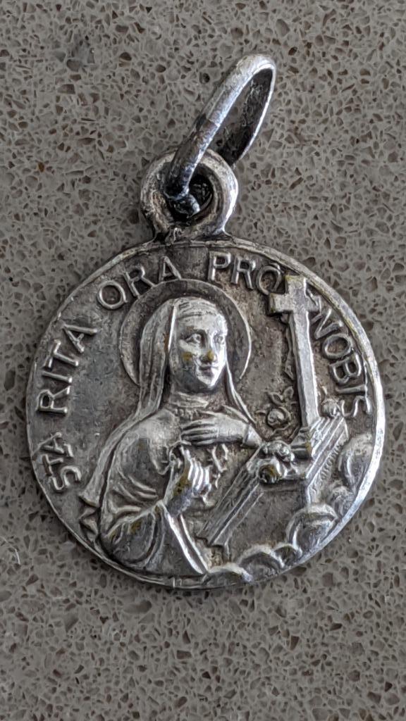 Medaillon, hanger Sancta Rita Ora Pro Nobis, Ophalen of Verzenden, Gebruikt, Christendom | Katholiek