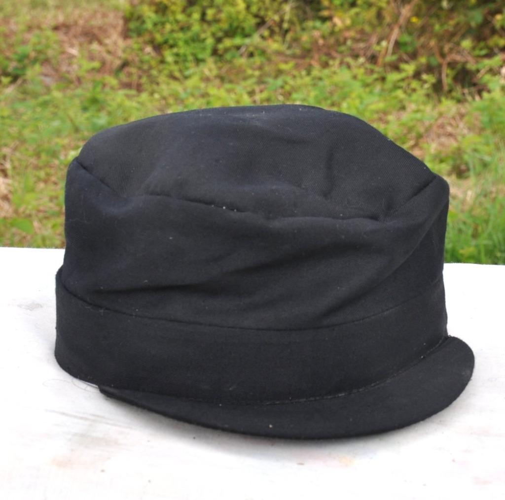 casquette noire groupe folklorique gilles sous mons, Collections, Enlèvement ou Envoi, Utilisé