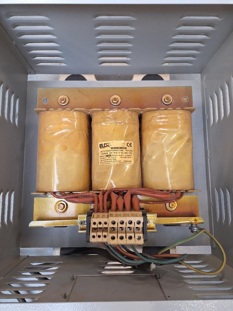 Transformator 3x230v - 3x400v 8Kva, Doe-het-zelf en Bouw, Elektriciteit en Kabels, Ophalen, Zo goed als nieuw, Overige typen