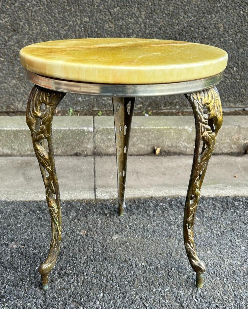 Table d'appoint Kitschy des années 1950, Enlèvement