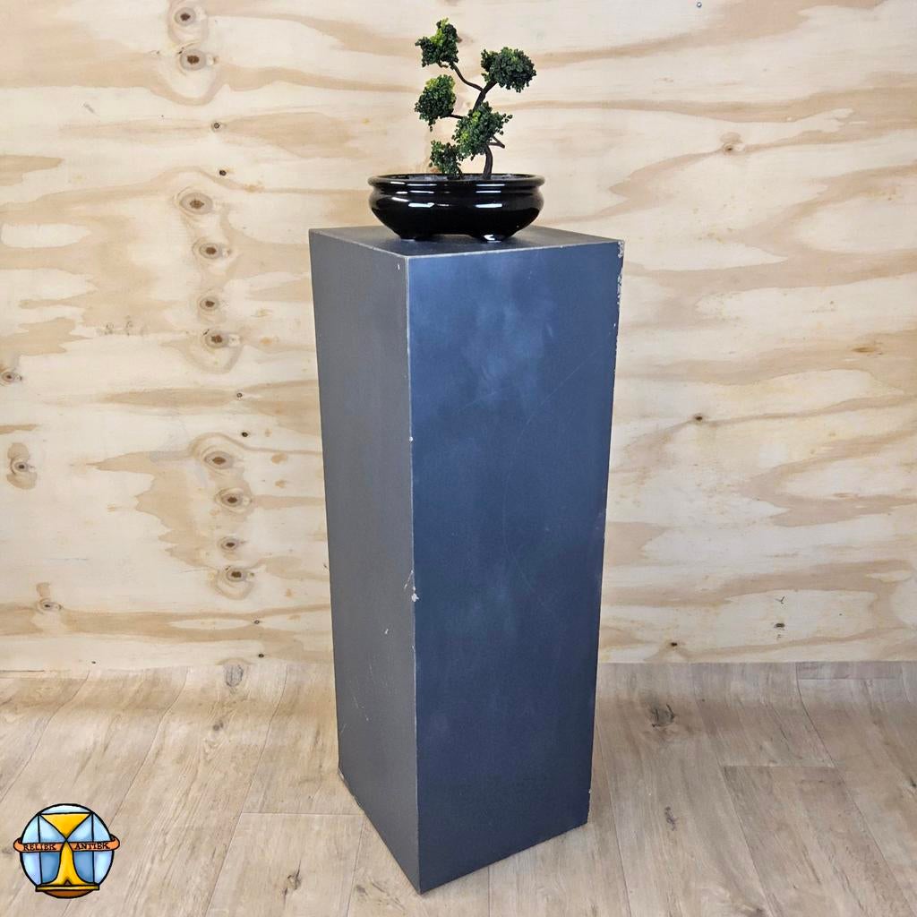 Donker grijze sokkel /zuil / piedestal / pilaar (pershout), Ophalen of Verzenden